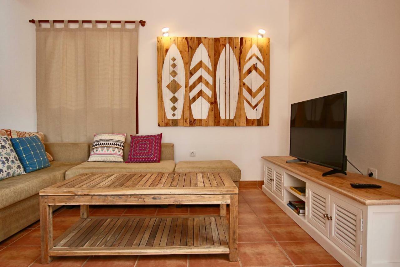 Casa Silencio, Villa With Terrace, Garden And Large Pool Area Corralejo Exterior photo